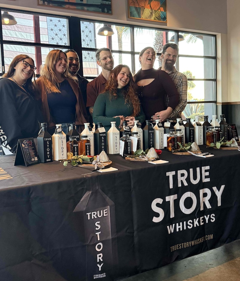 Group laughing-optimized